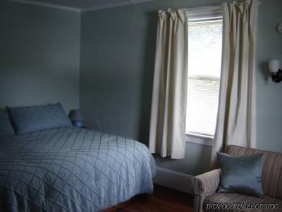 White Horse Inn Pittsfield Room photo